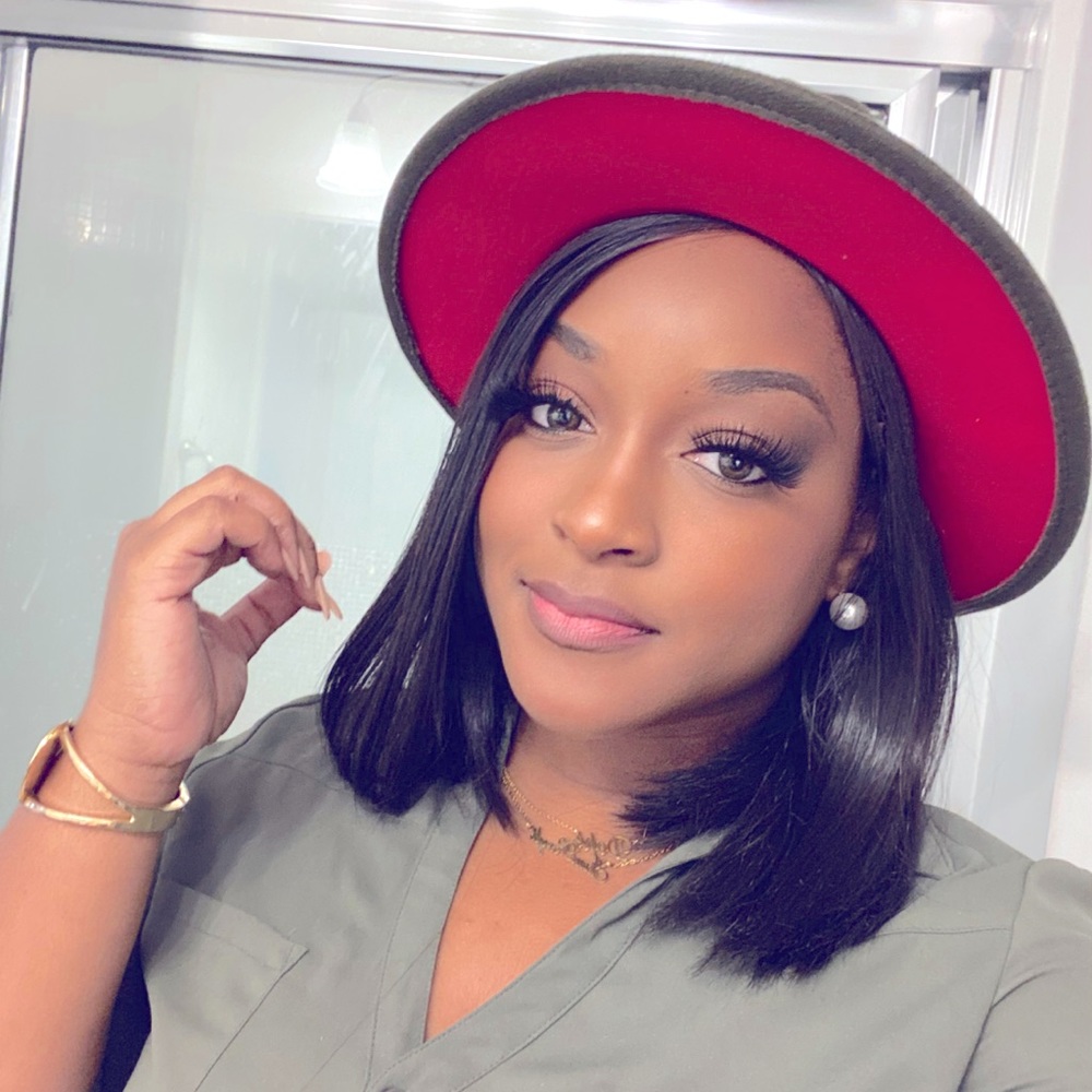 Meet your Posher, Tela